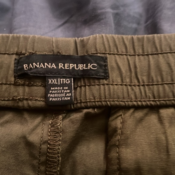 Green banana republic shorts - Picture 2 of 4
